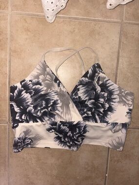 Beyond Yoga Floral Crossback Bandeau Bralette - White & Black